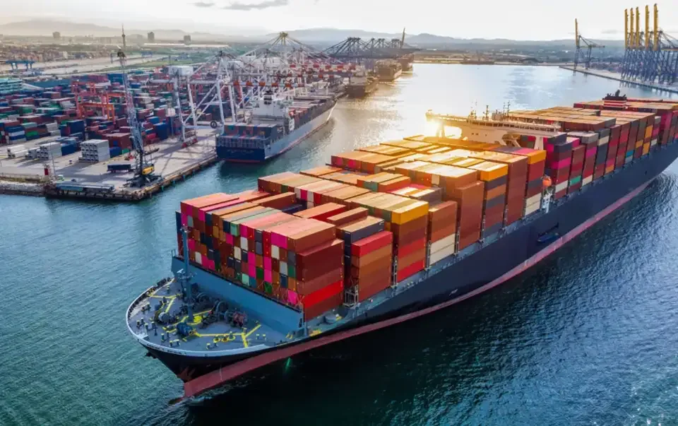 Transport maritime mondial : les tensions perturbent le commerce international